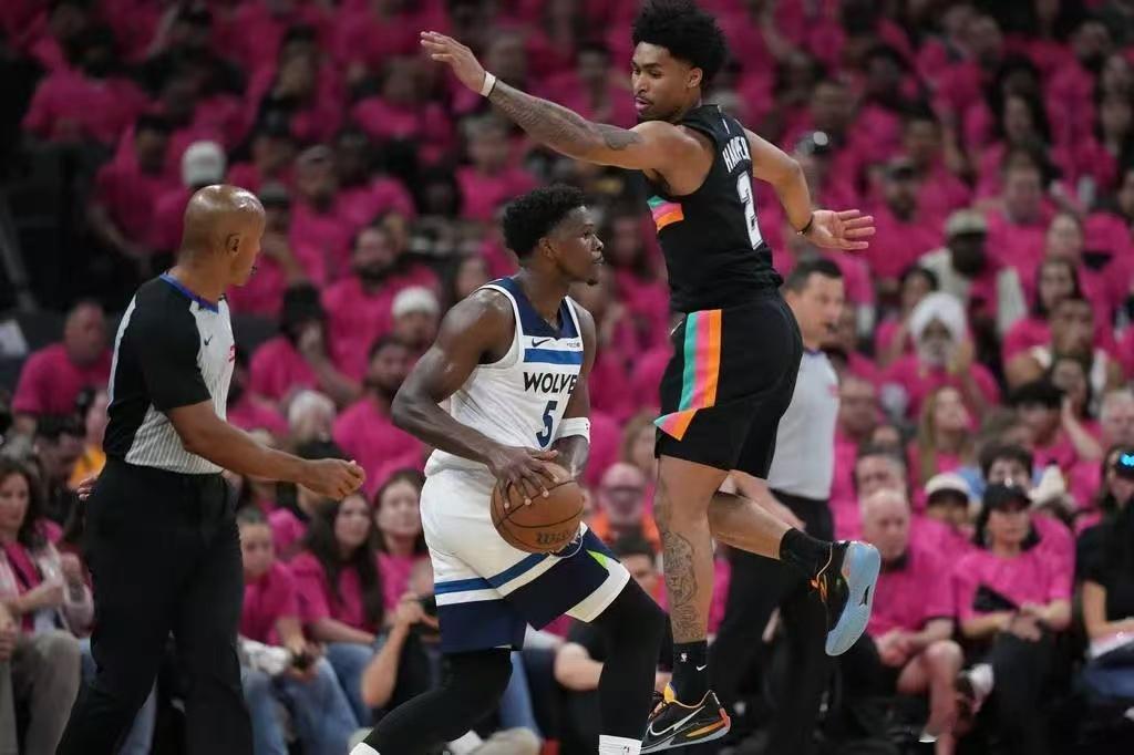 【森林狼104-102险胜马刺 华子复出18分文班12帽三双】NBA季后赛继续进