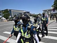 外国网友至今不懂：中国军人持枪上街，民众为何毫无恐惧
 
大家好，外网一个话题持