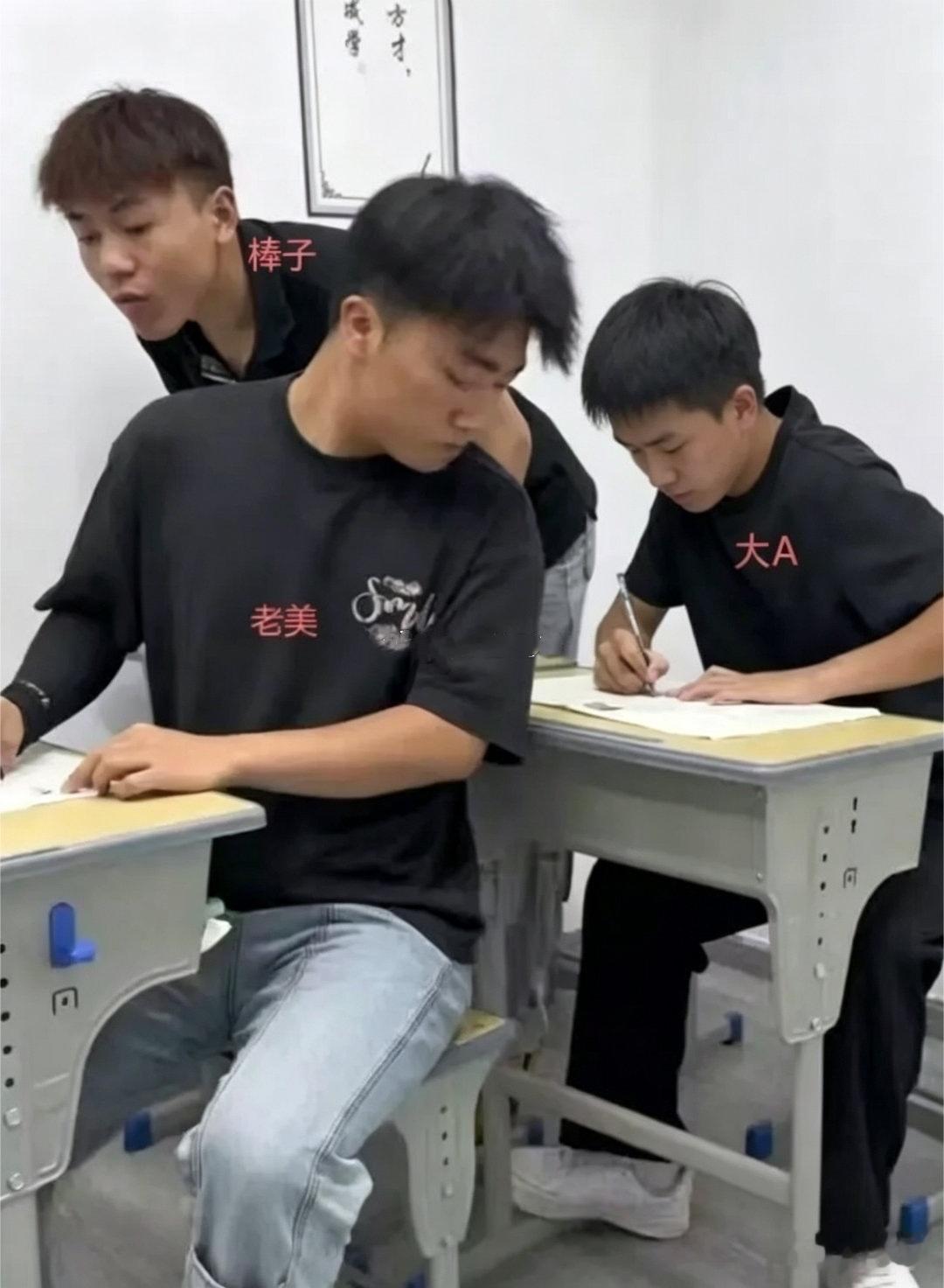 大A今天终于不用抄作业，成全场最靓的仔了！让我一直坚信科技的是：1. 国内流动性