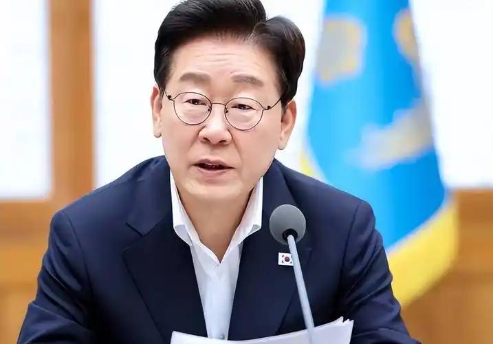 就在刚刚，

韩国总统李在明发表严正声明，

8月13日，针对韩国房价与供给问题