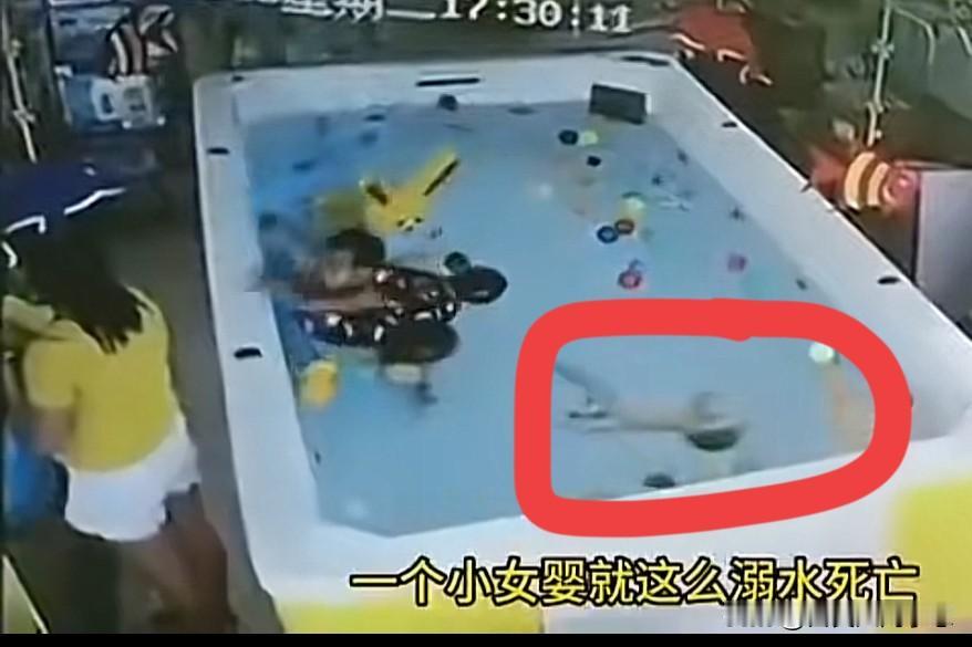 都是手机惹的祸，孩子在妈妈面前溺水而亡，冤不冤，这当妈的估计终身活在痛苦里。
