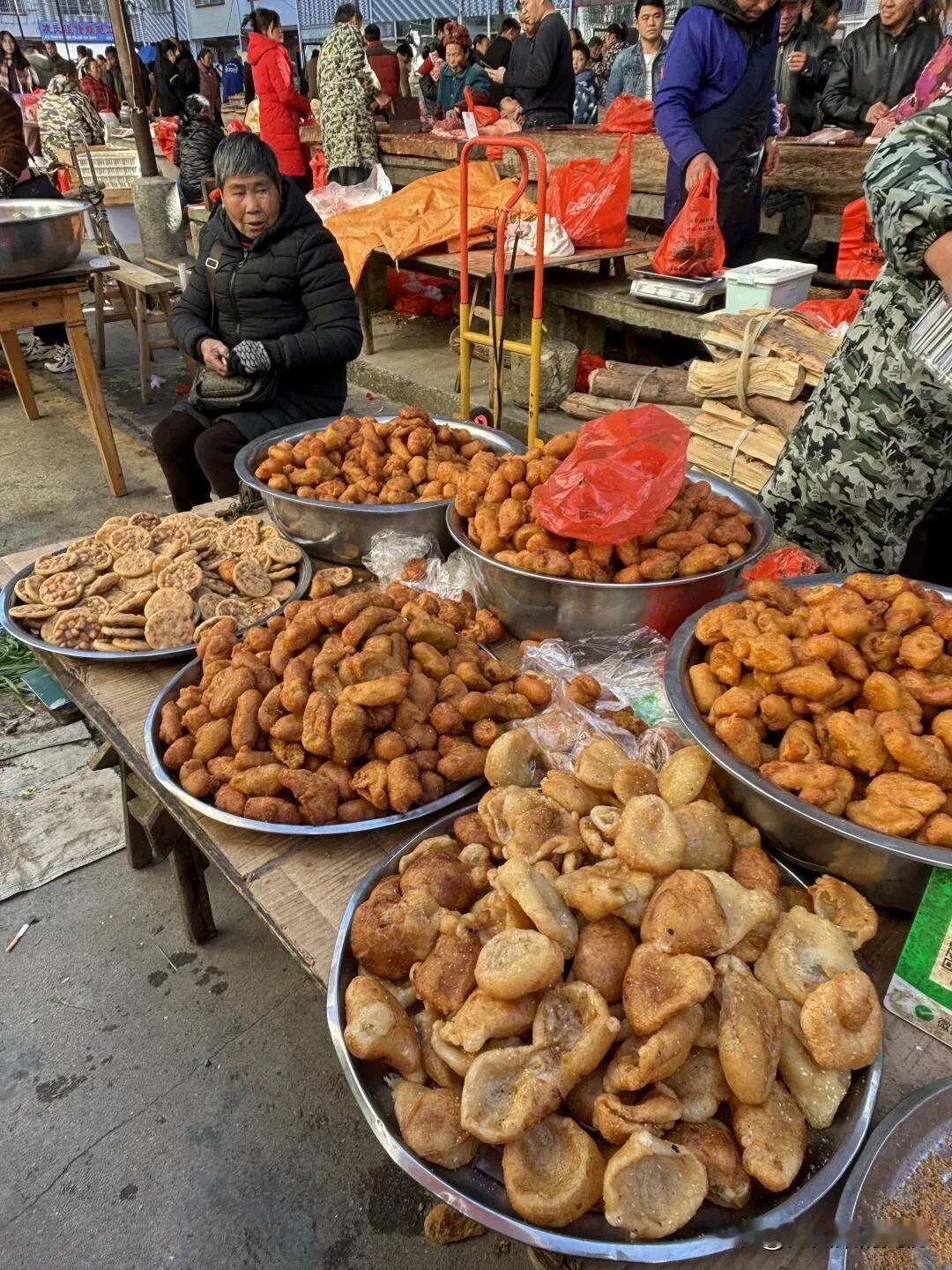 请问江西这个叫啥？菜市场上的年货也太香了吧，咱就是说传统手艺过春节，年味从这一口