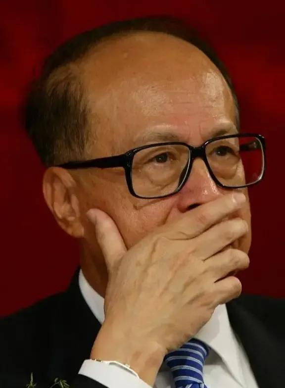 不能与祖国同舟共济，让李嘉诚丧失了成为世界首富的机会！如果一错再错，李家恐将覆灭