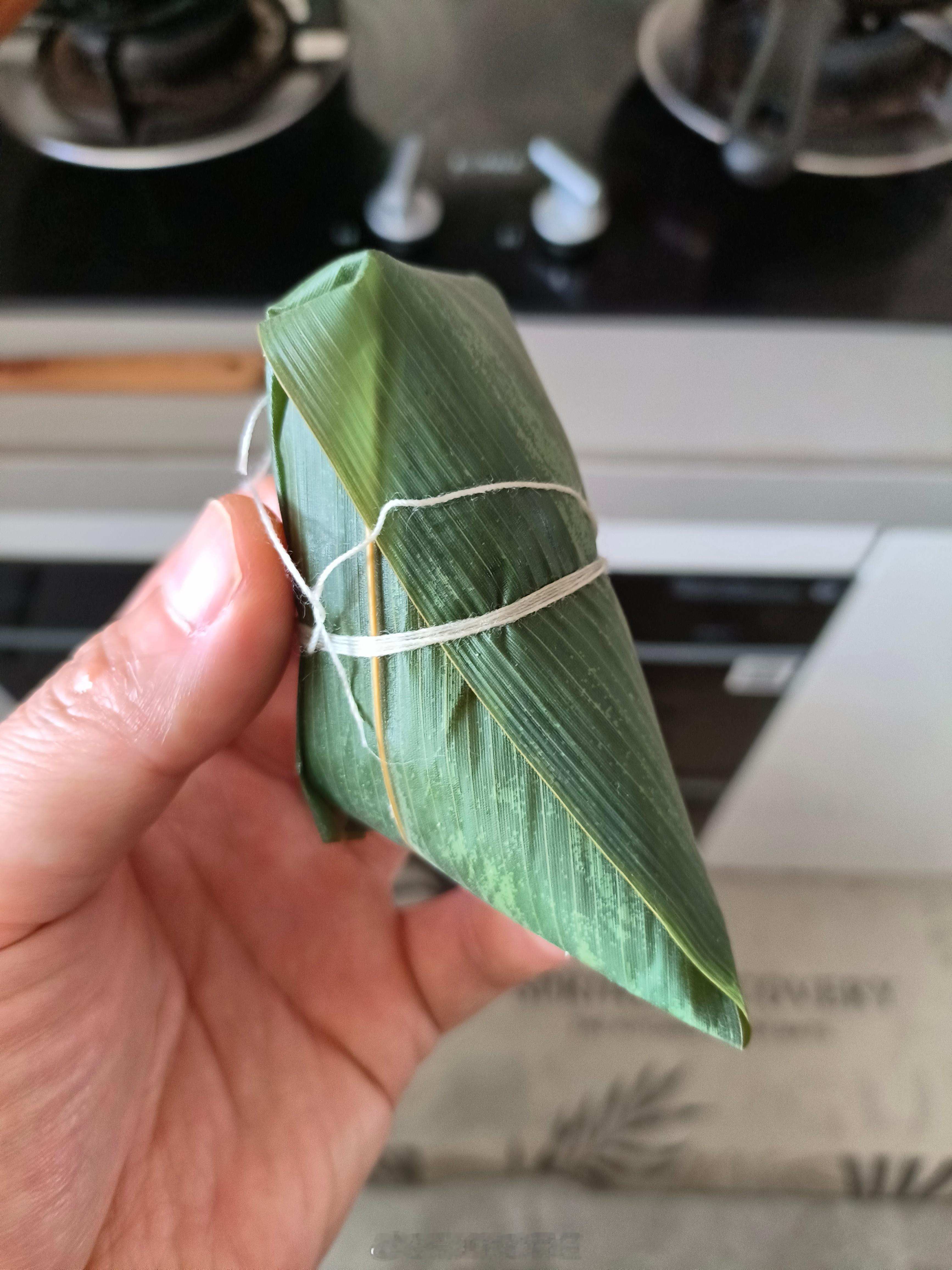 #端午做小粽青年#粽子可以吃，高温也要扛啊[哈哈] ​​​