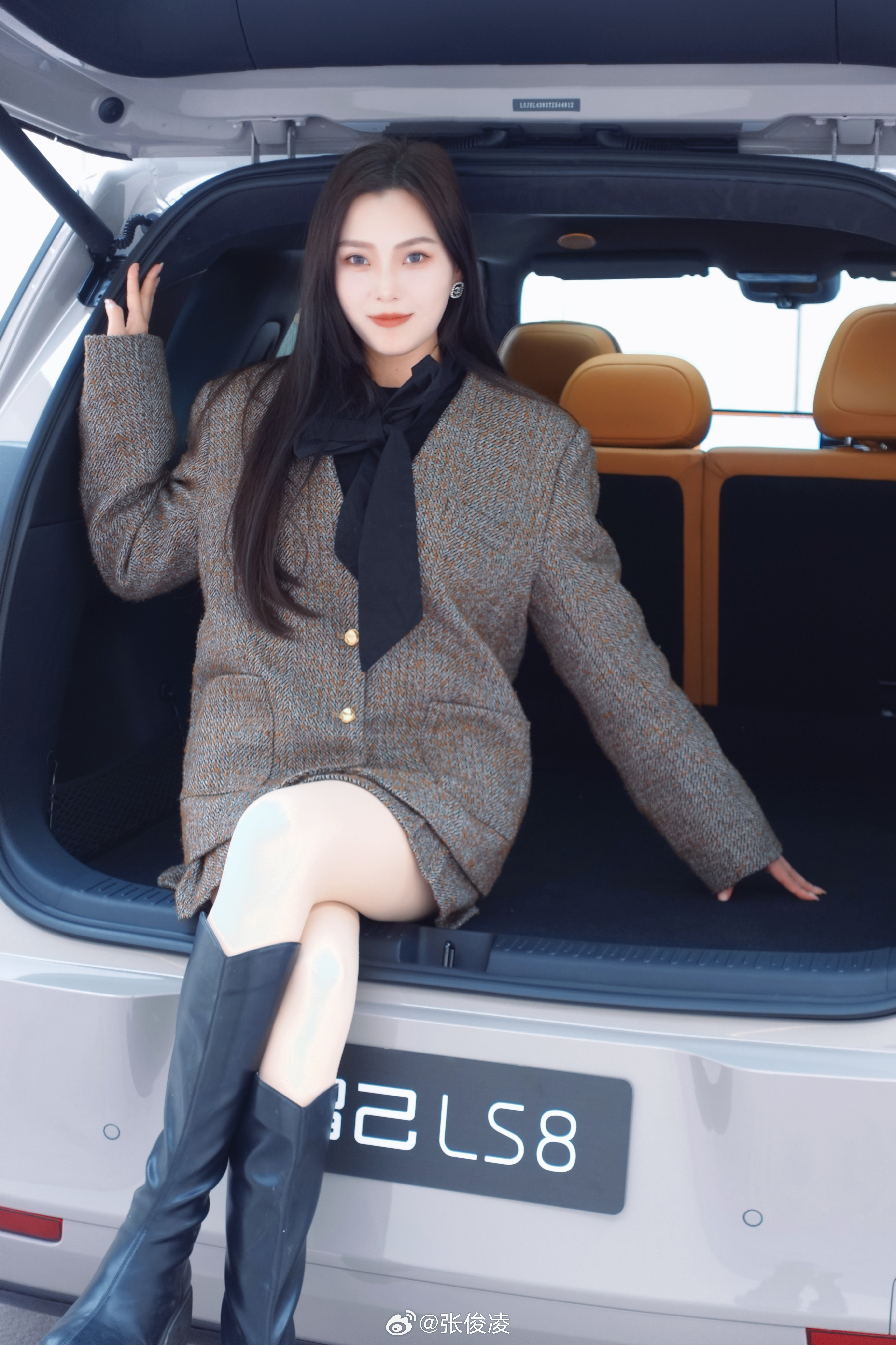 近距离体验完智己LS8，不管是设计还是科技配置，都对得起旗舰定位。今晚预售发布会