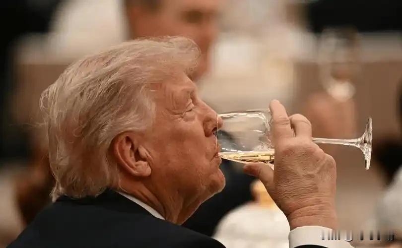 特朗普喝酒