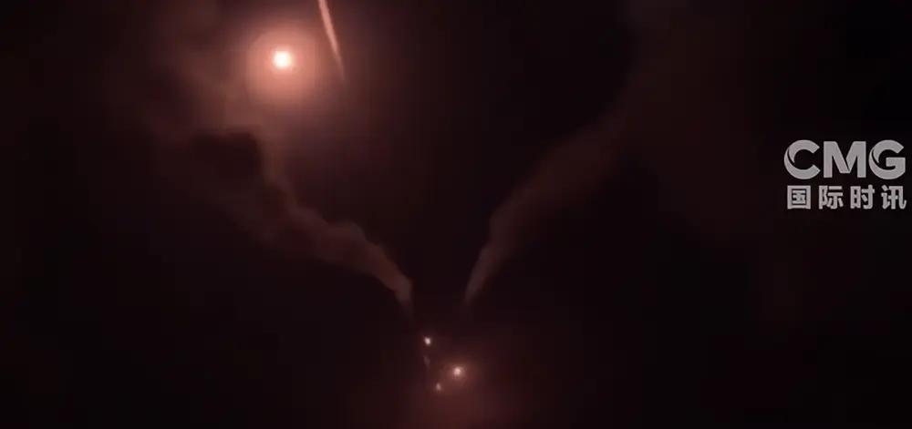 伊朗对美以中东军事目标实施精准打击

当地时间3月13日凌晨，伊朗伊斯兰革命卫队