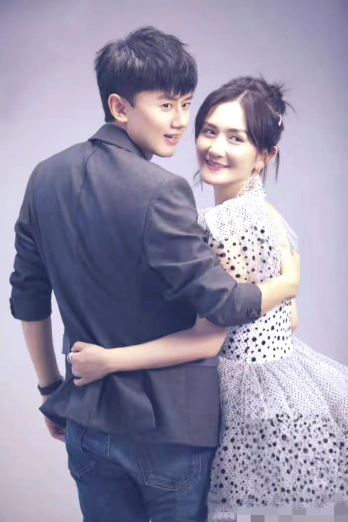 谢娜主动引爆话题，张杰无奈配合！这一幕，10年前蒋欣刘涛早已演过


谢娜的一波