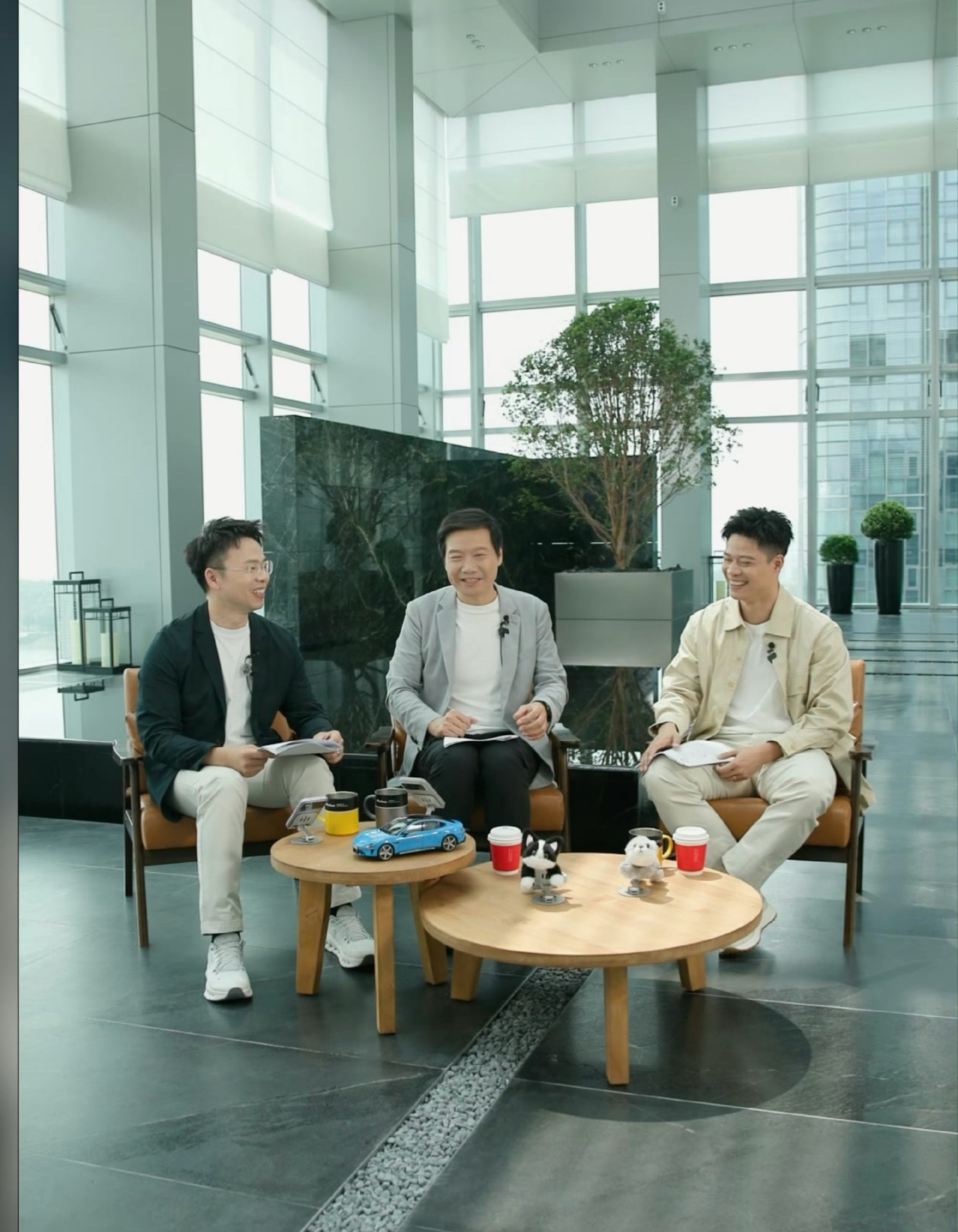 雷总直播说新一代SU7 锁单超3万台了~3天锁单破3万，超过了上一代（没记错的话