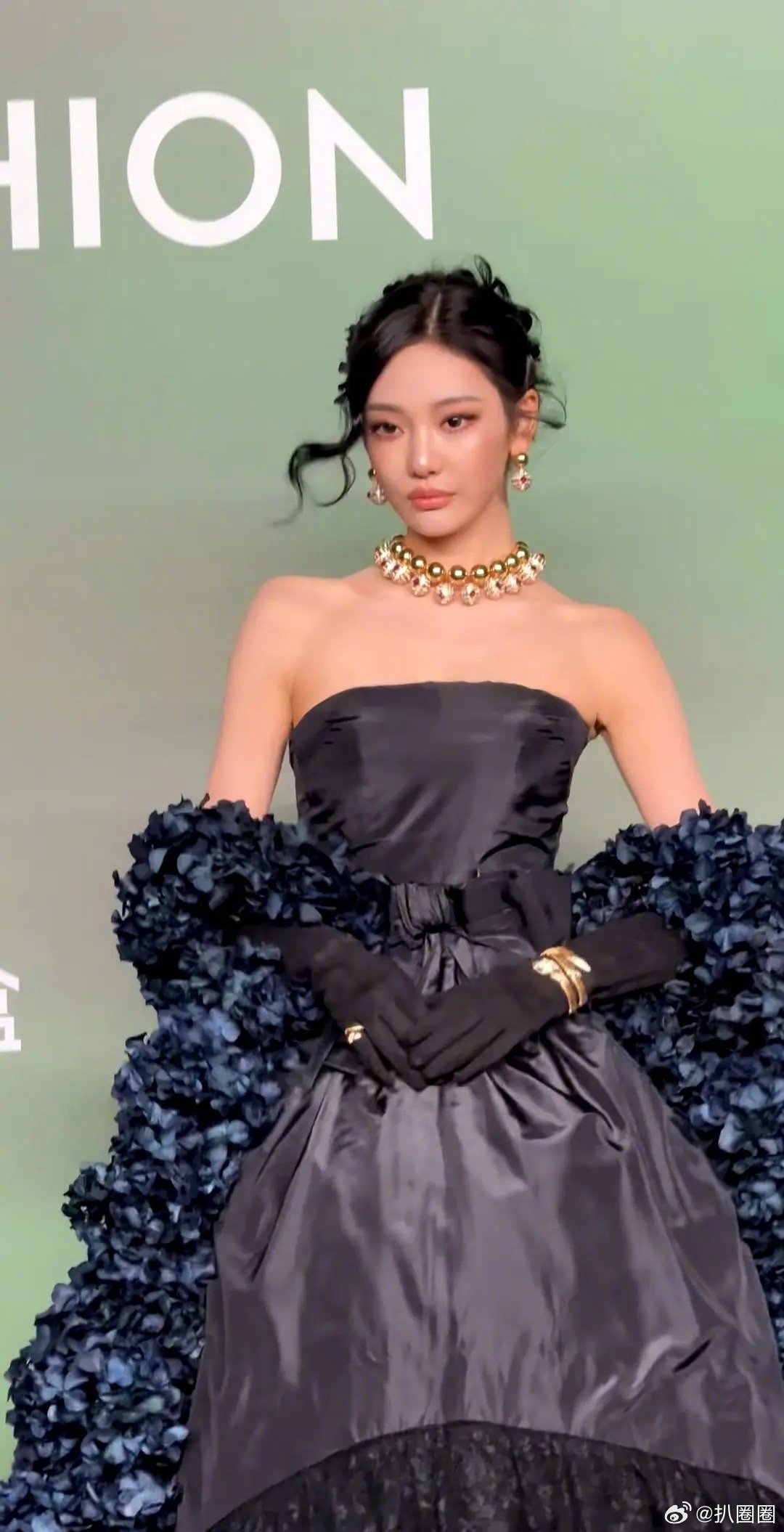 VOGUE盛典宁艺卓、宋雨琦造型，喜欢哪朵🌸～ ​​​