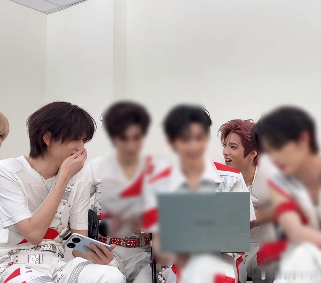 两只小狗👀 
