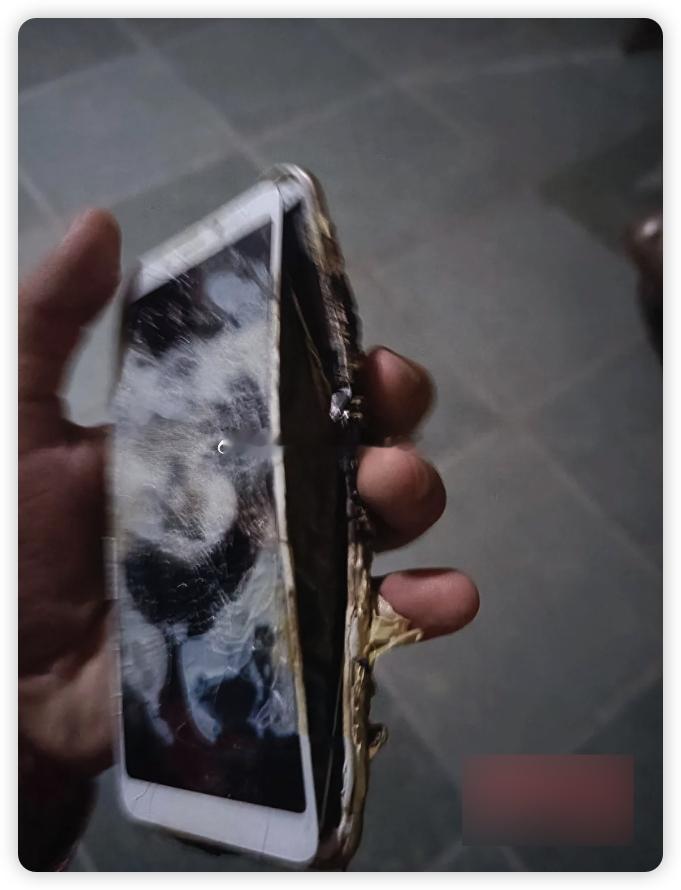 印度女子插着充电器睡觉，结果就被手机了结了生命 ​​​