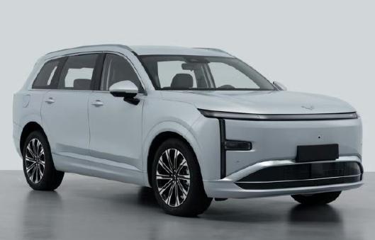 五菱星光L插混SUV现身工信部第402批新车公告。
这个前脸设计，尤其是贯穿式灯