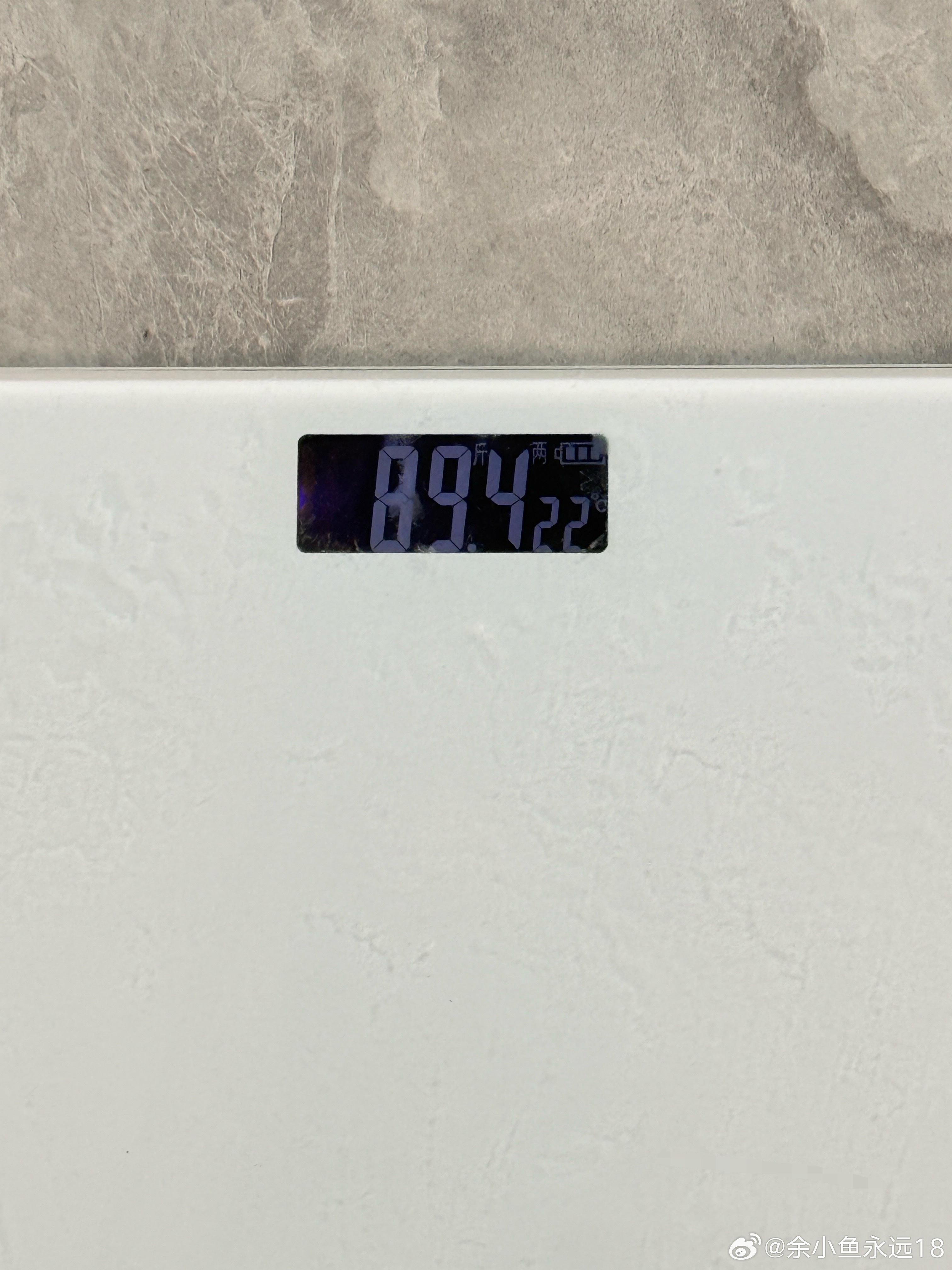 最近确实瘦了些 口味突然变清淡了其实真的也没有少吃就是突然不爱吃那些油腻的东西了
