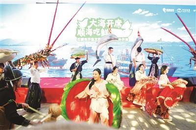 今年开海季，朴朴超市没有只在首页打折卖海鲜，而是把开渔本身做成了一场线下活动，8