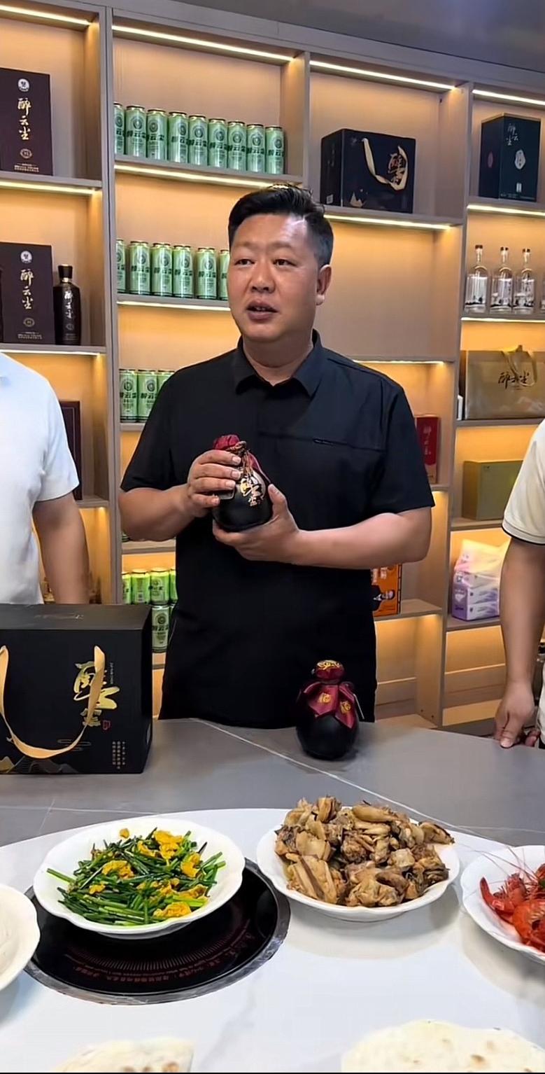 张大炮出尔反尔，胆子也太大了，前段时间住院说要戒酒，毕竟他心脏主血管堵了85%，