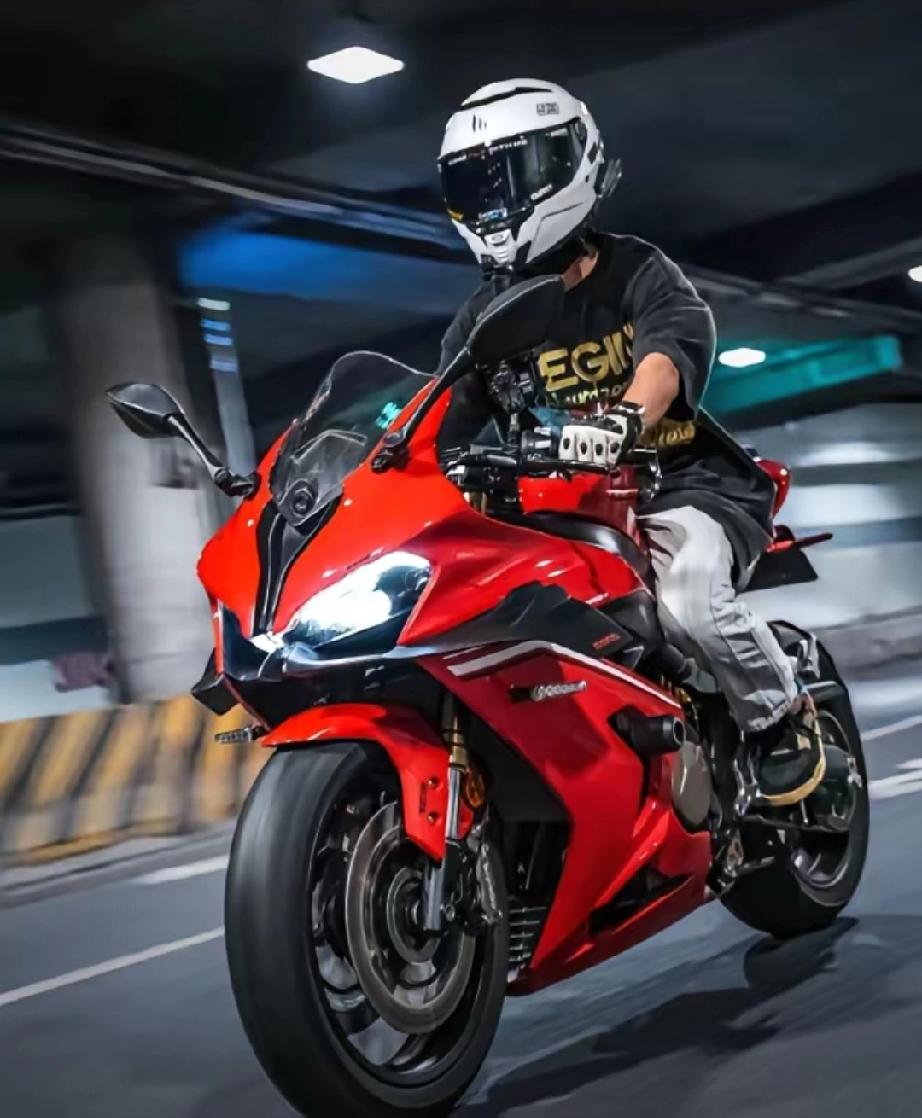 谁都没料到！荷兰阿森WSBK赛场，竟爆出天大冷门——钱江赛800RS毫无预兆突袭