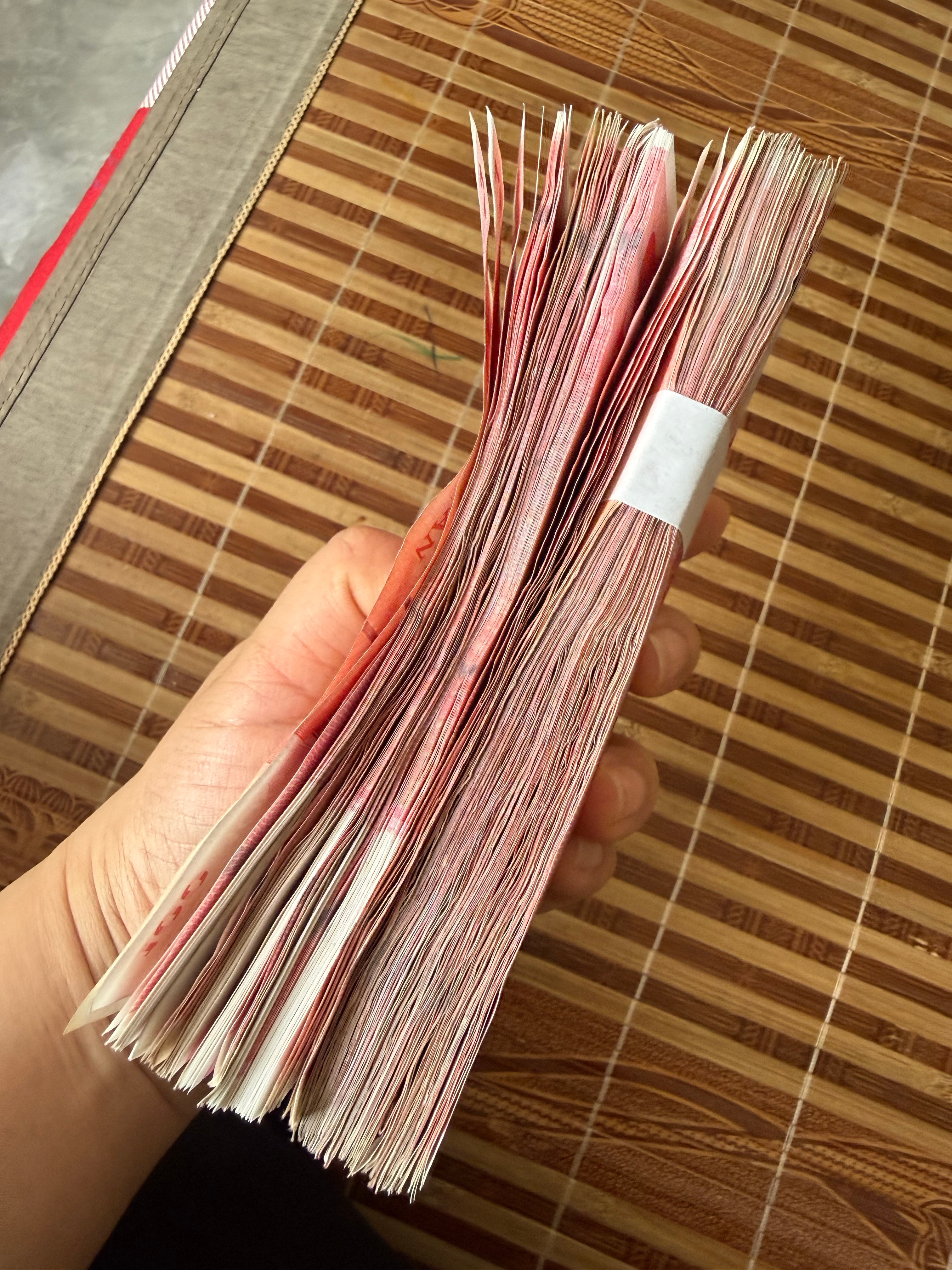 我妈用钱把我打醒 
