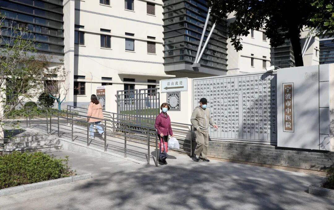 地铁站里可以挂号了！近日，宁波地铁8号线市中医院站志愿服务驿站正式启用，市民可自