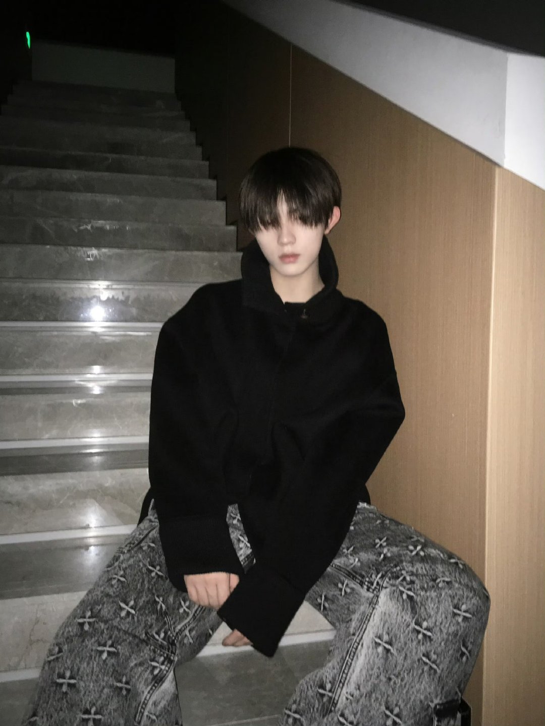 苏新皓今天在公司连续唱了三个小时苏新皓在公司连续唱了三个小时今天天气很冷，也可能