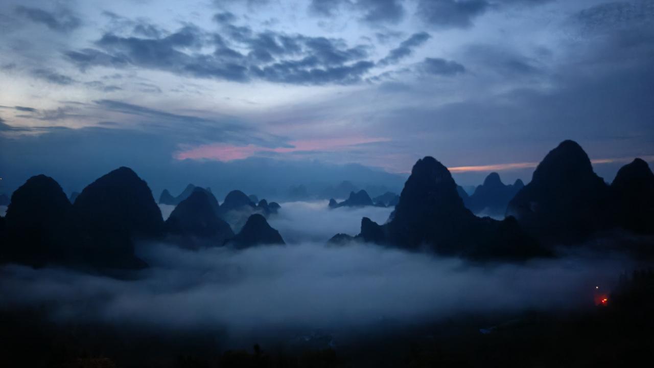 中国摄影圈大美阳朔.打卡《山屿晨》观漓江晨曦云海。（2026.7.19手机摄影）