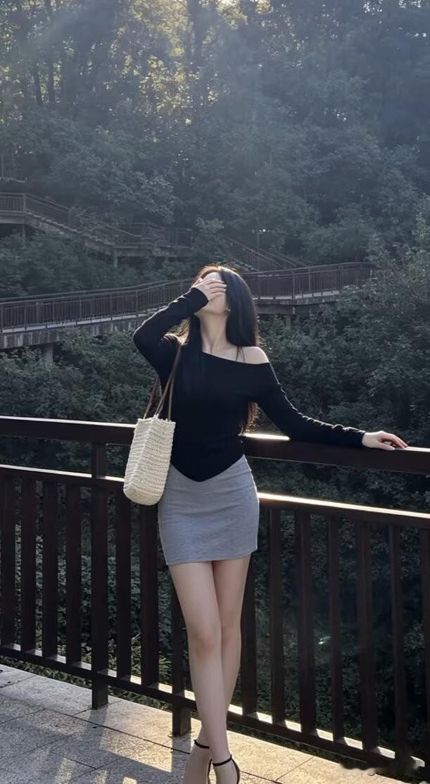 年纪大了吗
感觉昨天出去玩一天就感觉很累的
昨天老公说去他姐那里
深圳那边
我们