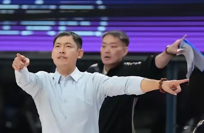 丁伟下课后，下一个最有可能下课的教练可能会是刘炜或者卢伟！在昨天新疆对青岛的比赛