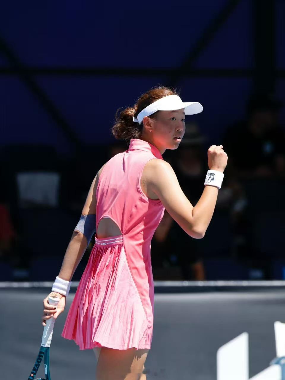 天津W15首轮渠依含🇨🇳以6-2/6-0横扫六号种子小关美知甲🇯🇵，收获
