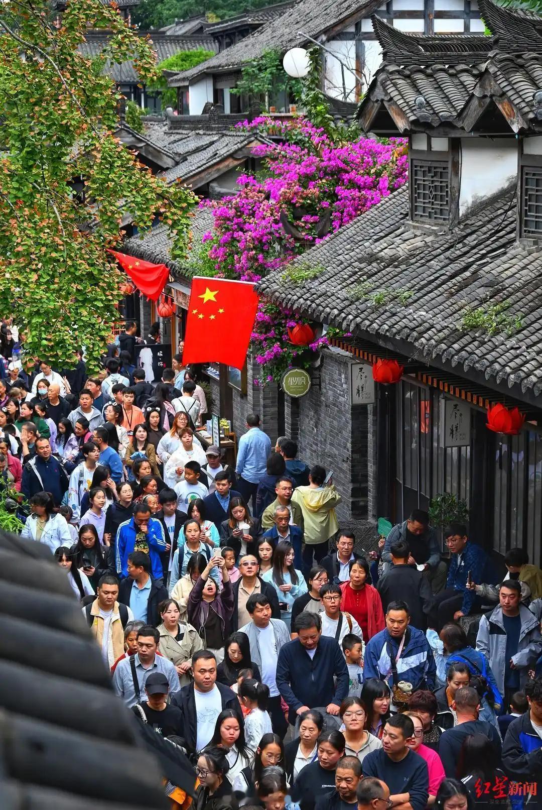 你想调休还是不调休调不休不休，得看这笔"假"换来了什么。如果凑出来的长假能带家人