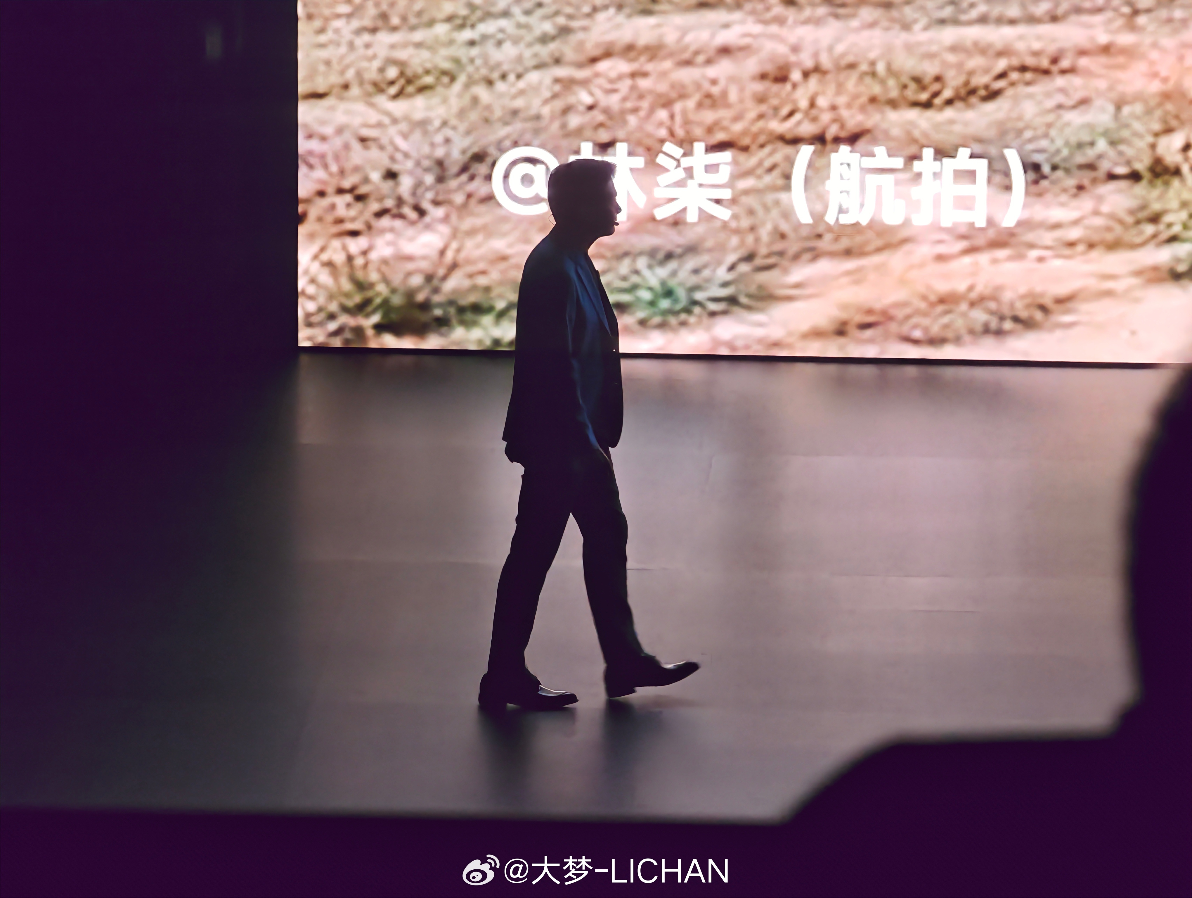 兄弟们，雷总侧颜帅不帅？小米新SU7