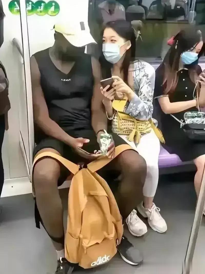 给中国高考女生的一点小建议，
希望你认真看完，
谨慎选择专业。
[灵光一闪]
 