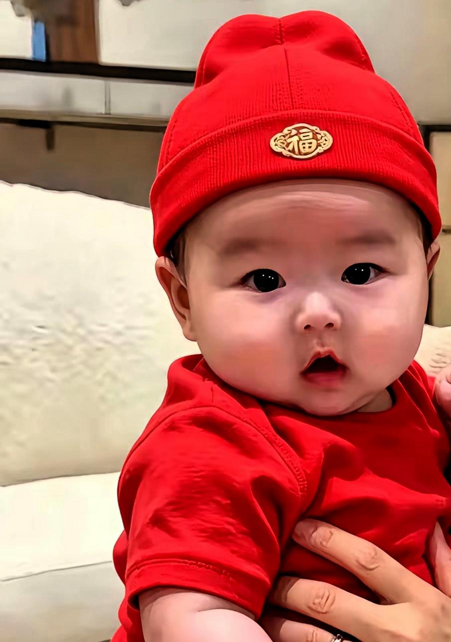 汪吉辰今天日子好, 父母发了好多照片, 朋友圈好多都是, 好像刷屏一样, 大家都