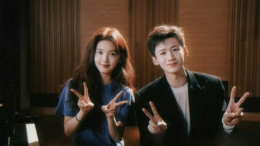 白敬亭包场章若楠冬去春来 章若楠新剧《冬去春来》开播，白敬亭包场支持。大家都看了