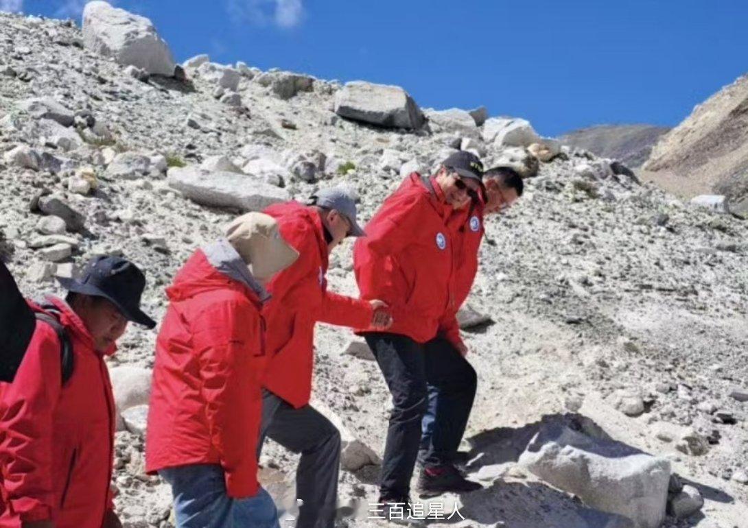 #珠穆朗玛气象科考领军者马耀明##在海拔8830处沟通的难度# 咱就是说真的太佩