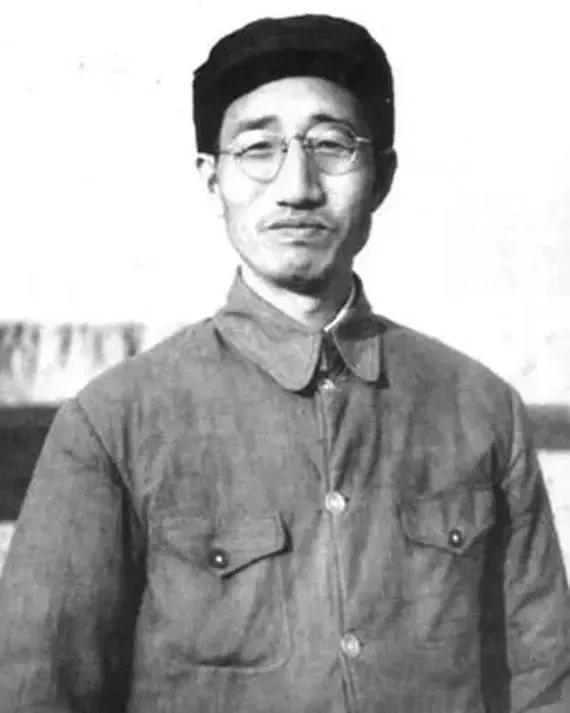红军时期，徐向前元帅的一个无心之举，竟然救下了一个以后的军委副主席。
原来是陈锡