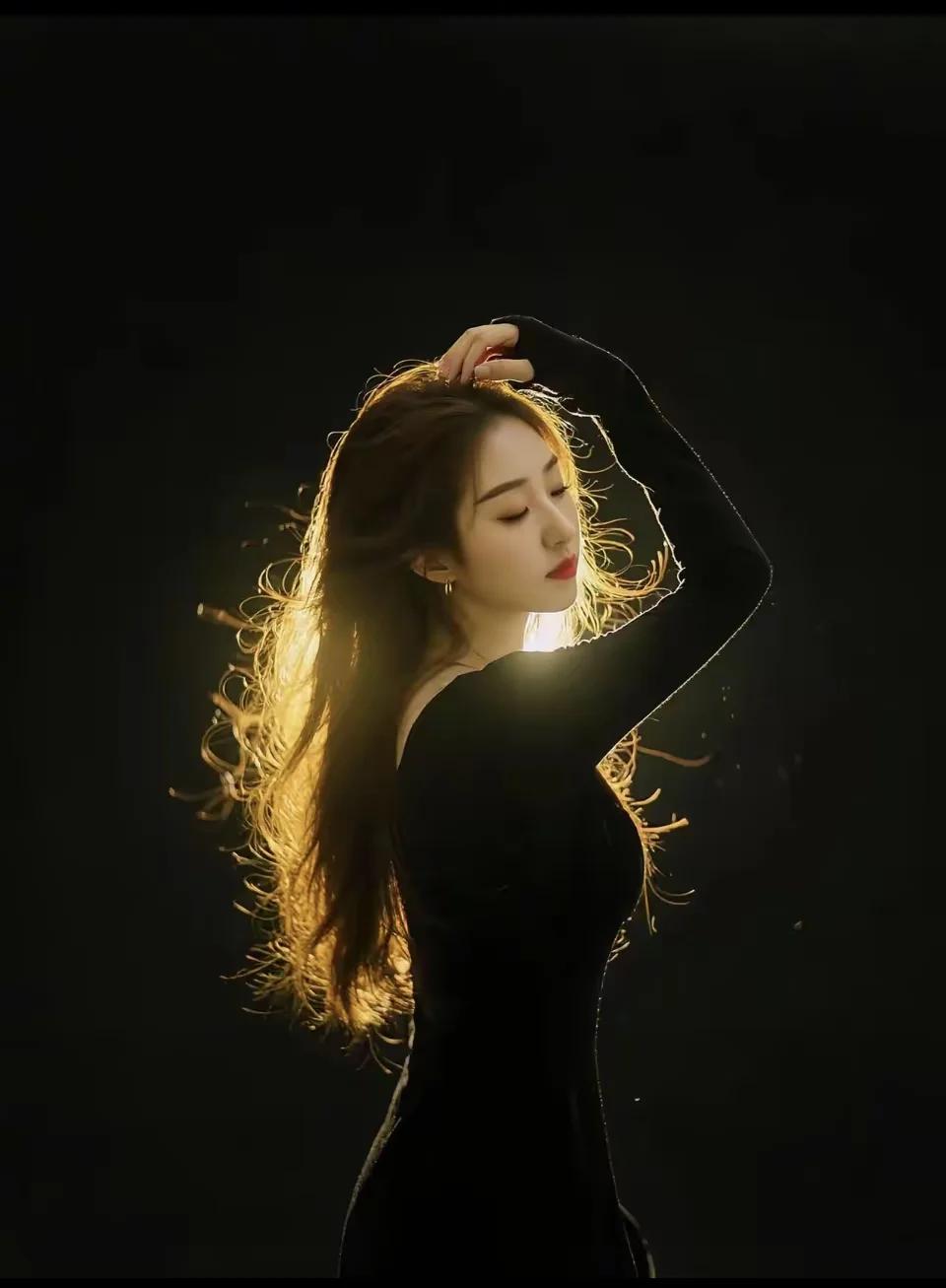 每个人都有可能遭遇至暗时刻，真正的救赎除了别人的点拨与帮助，那就主要是靠自己的觉