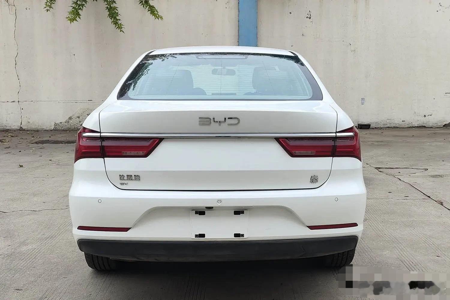 汽车[超话]  2025款比亚迪秦EV上市：2025款比亚迪秦EV已上市，推出2
