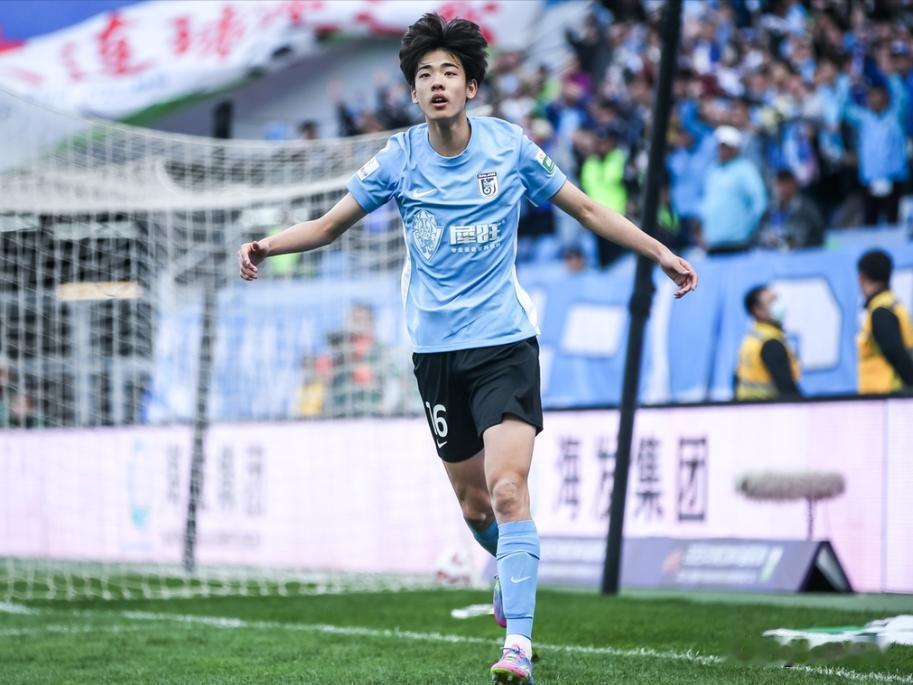 大连英博新赛季这是要起飞吗？根据最新更新的德转数据，国内中锋身价位列次席的是，大