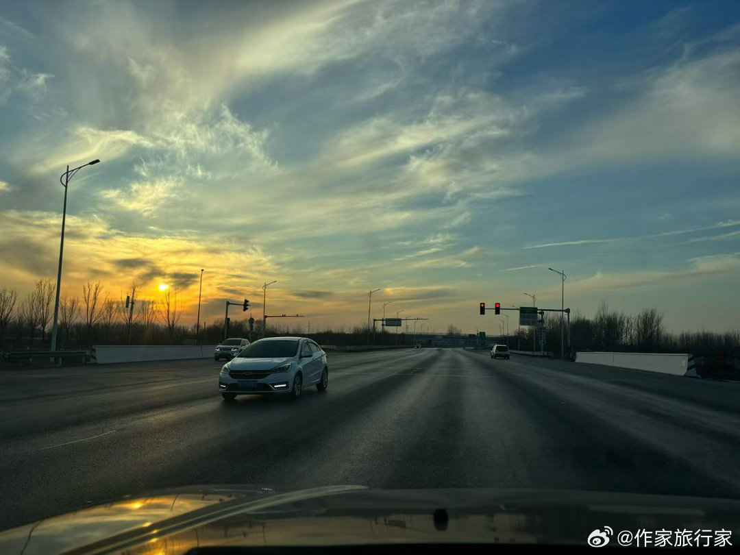 从非洲回来一个月了，我才渐渐地，从那种颠沛流离中，恢复过来，现在我闭上眼，还会出