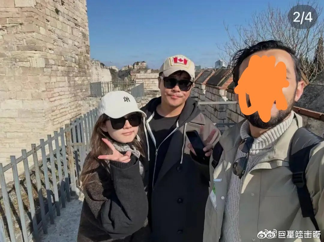 偶遇陈思诚与女友阮巨土耳其游玩陈思诚带女友阮巨土耳其游玩 网友当场拍下同游实拍画