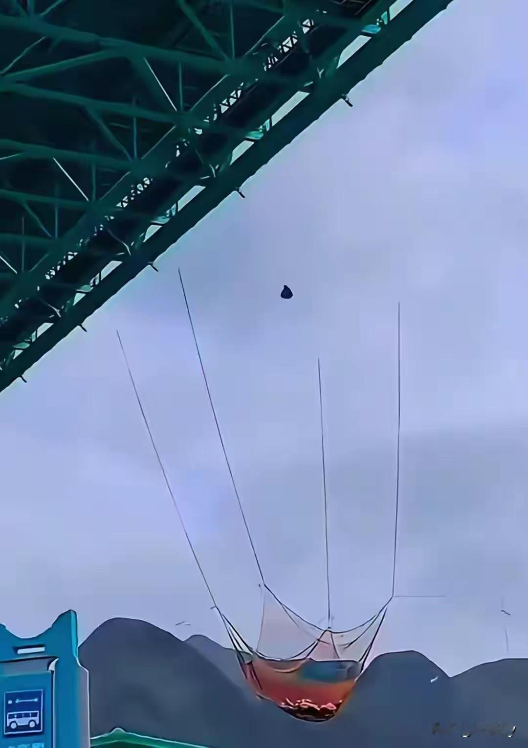 贵州花江峡谷大桥无绳蹦极项目，原本是定在10月23日开放的，却因为安全评估没有完