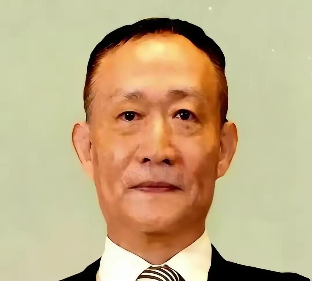 卢麒元喊的“脑控”，哪是阴谋论？分明是戳破了“规则绑架”的真相！对手不用枪炮，只