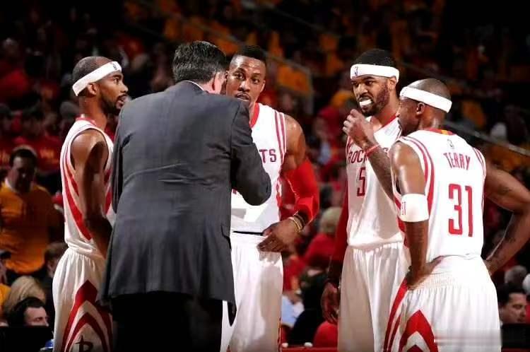 保罗回顾职业生涯里的翻盘经历前NBA球员克里斯·保罗参加了《To The Bah