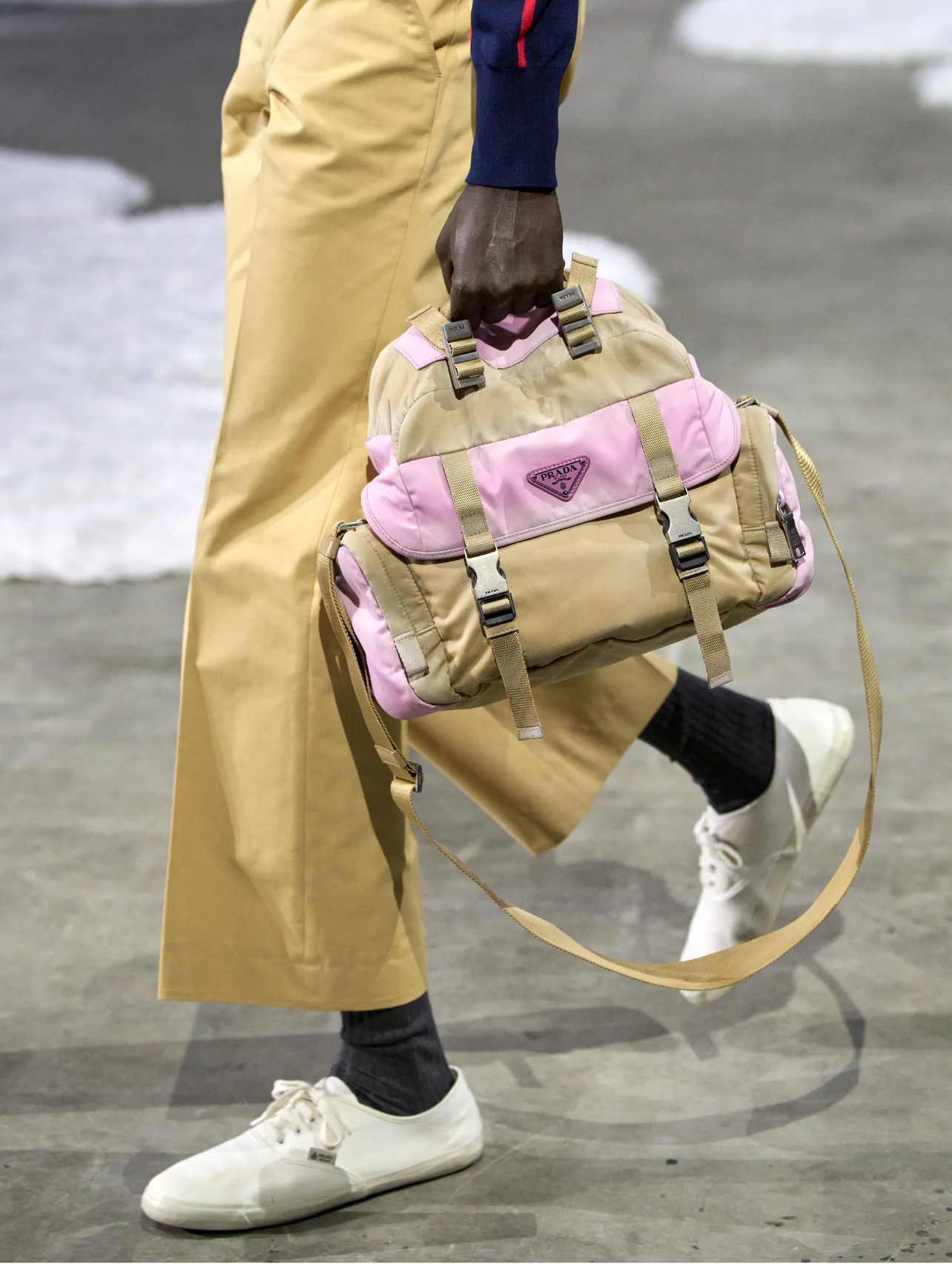 秀场分享：PRADA SPRING 2026 MENSWEAR 包包 鞋 细节图
