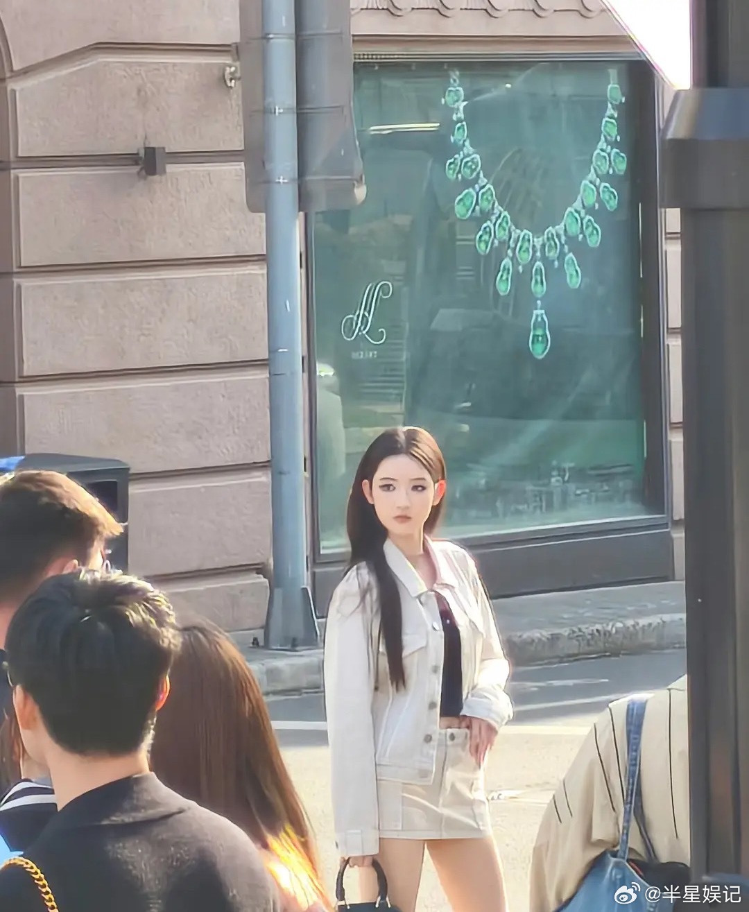 王玉雯应该算是那种人群中一眼看到的美女吧