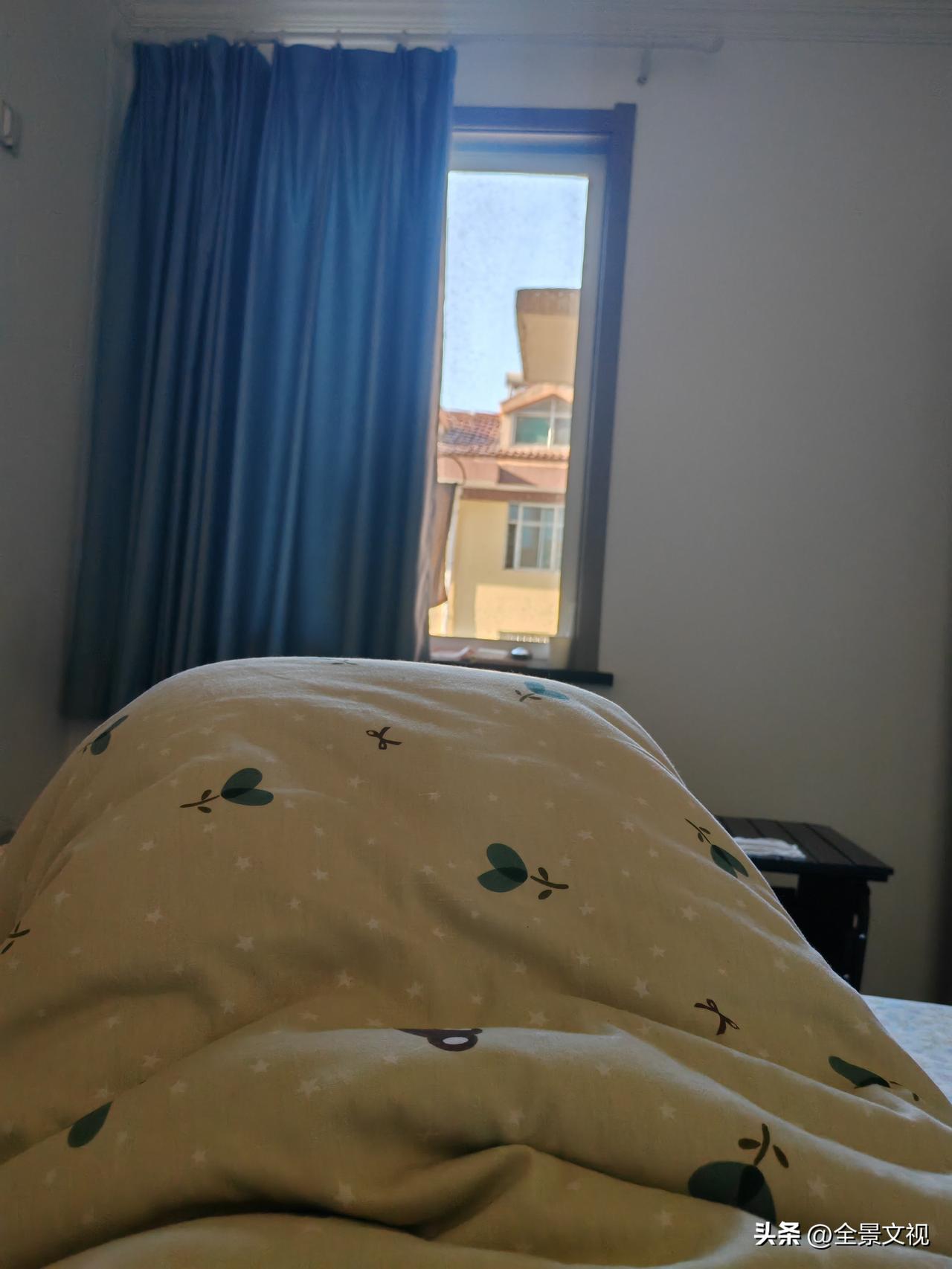 西安与铜川就是两个天地，看看天气预报的温度，你就能知道，夏天的铜川有多舒服。
 