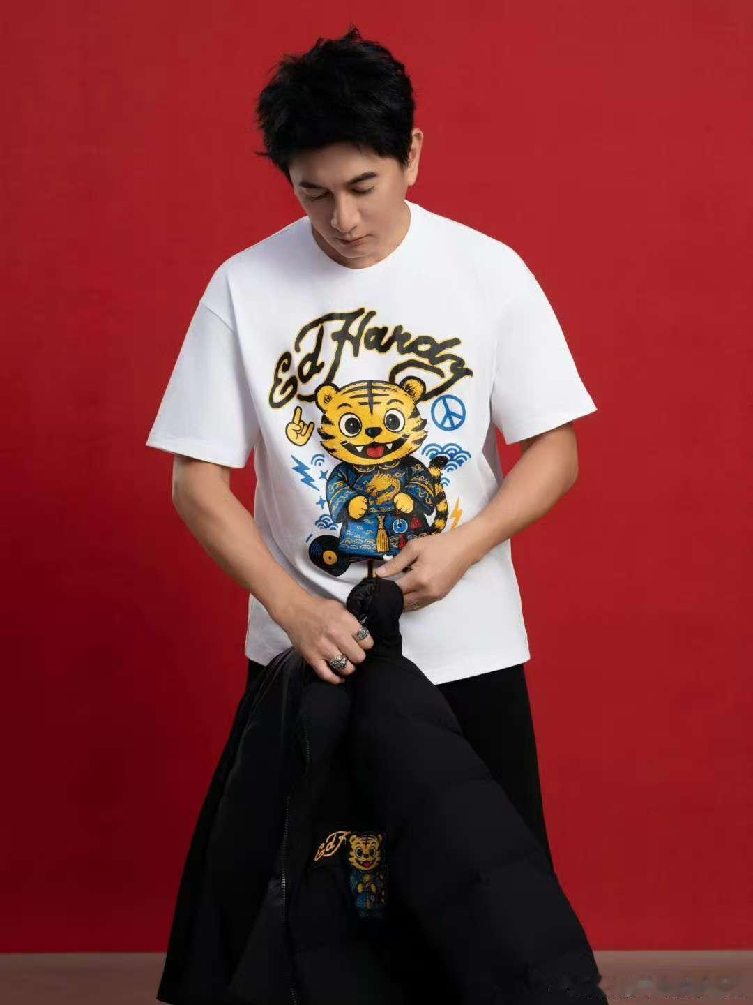 吴奇隆录综艺从河南吃到了四川 戴老花镜的吴奇隆反差萌拉满！吃遍大江南北的样子太霸