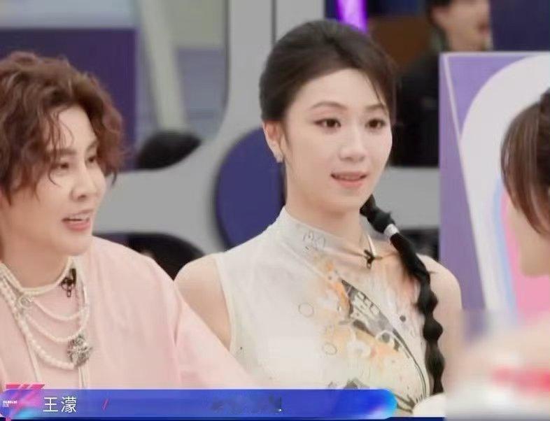 李小冉我每天吃一个唐僧笑不活了!乘风2026的社交悍匪王濛真的自带笑点buff，