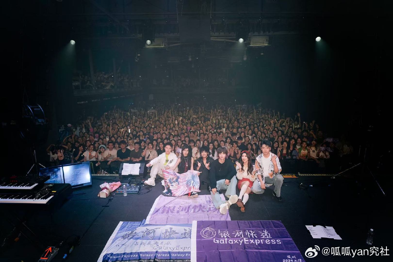#银河快递颜值太高了##李莎旻子和银河快递梦幻联动#我就喜欢这种氛围的舞台，支持