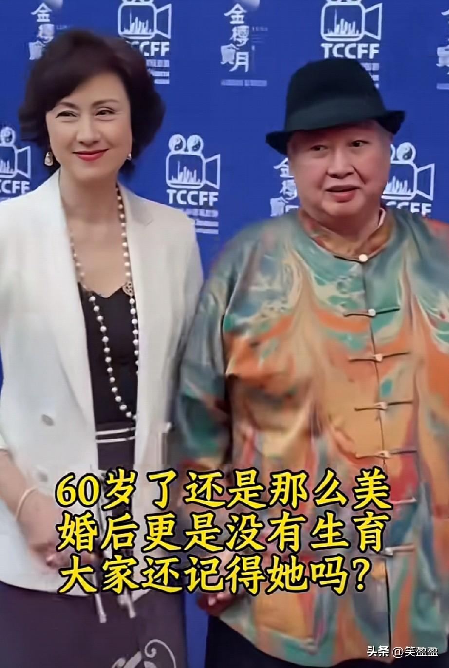 从师徒到夫妻，两人不顾世俗眼光走到一起，曾经的港姐心甘情愿的做他背后的小女人，你